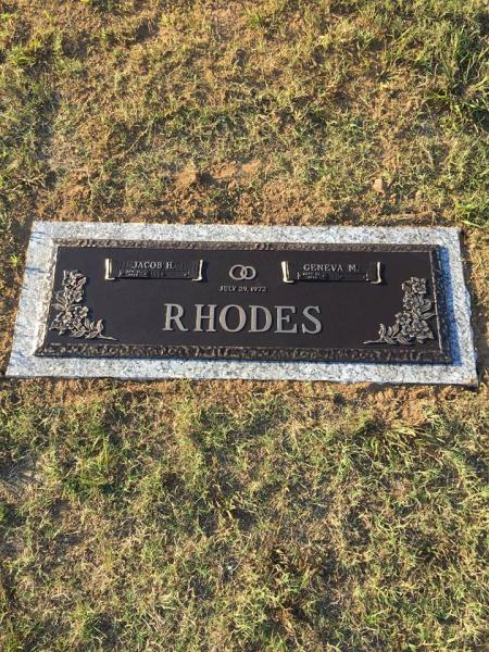 A classic flat monument made of granite is a simple option. 